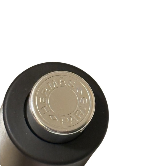 Hermès Terre D'Hermès A fragrance with the warmth and density of wood & benzoin - Picture 10 of 13